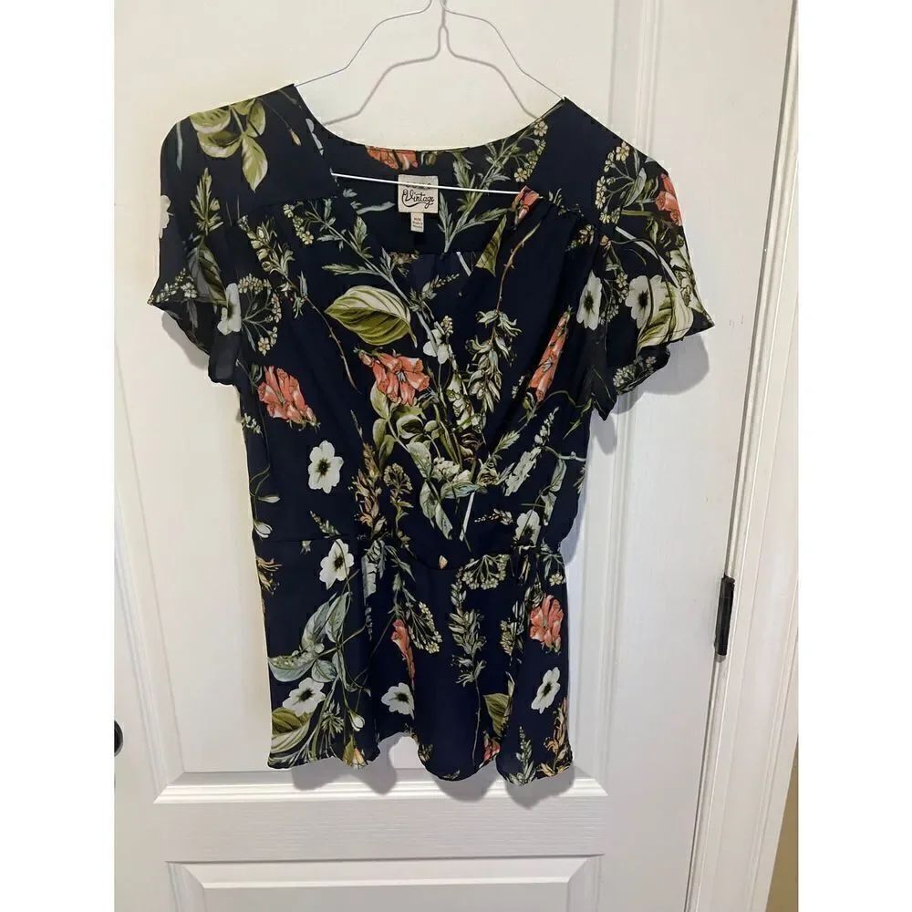 Como Vintage Black Floral Faux Wrap Blouse Elastic Back Ruffle sleeve
